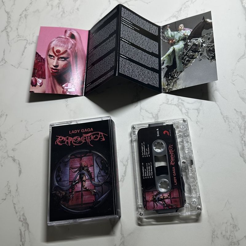 In Stock Lady Gaga Chromatica  - Books 评论和价格